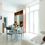 Ad Un Passo Dal Sole Апартаменти *